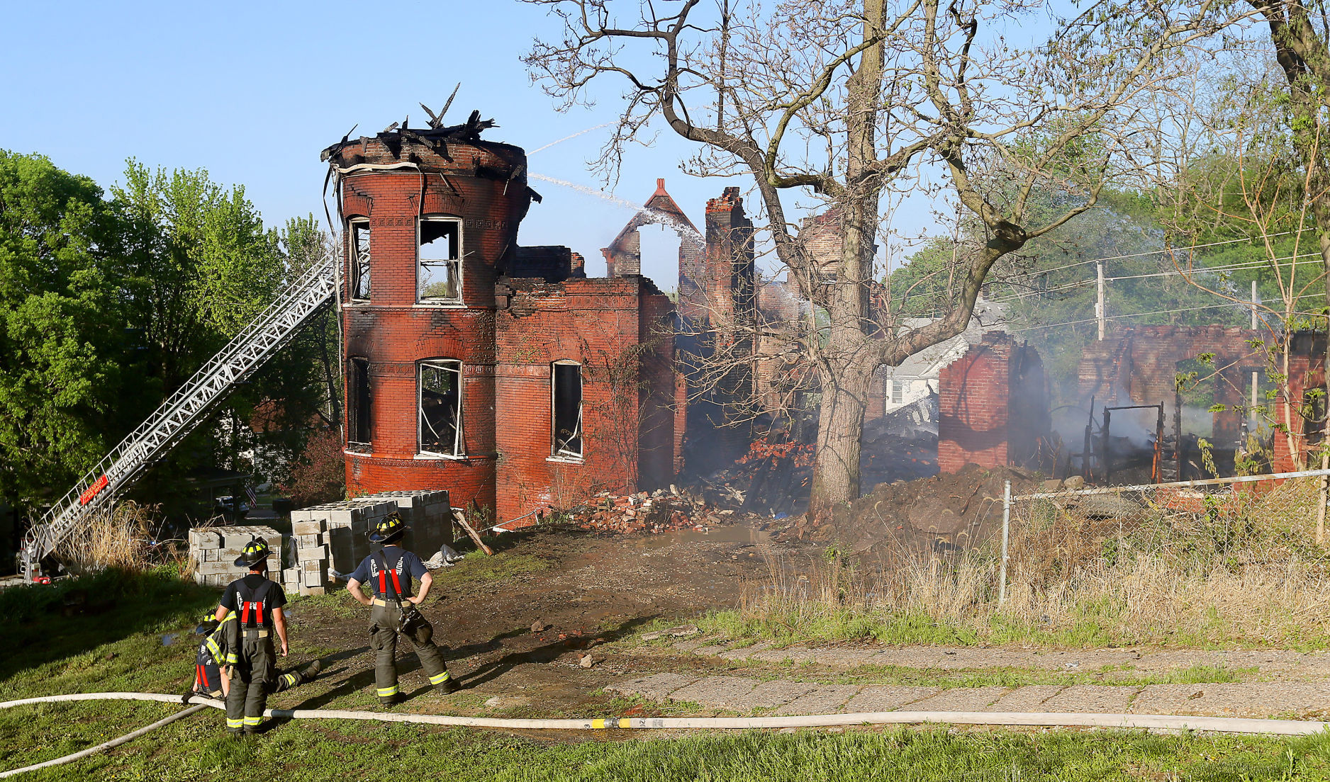 051118-qct-house-fire-001
